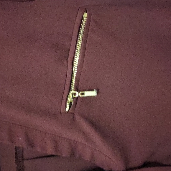 Dynamite burgundy blouse - Picture 2 of 3